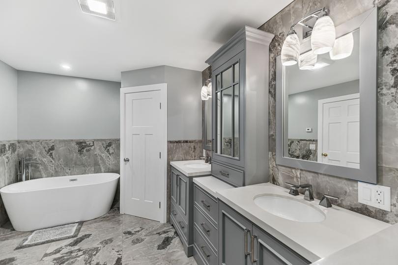 Custom Bathroom Remodels for Homeowners